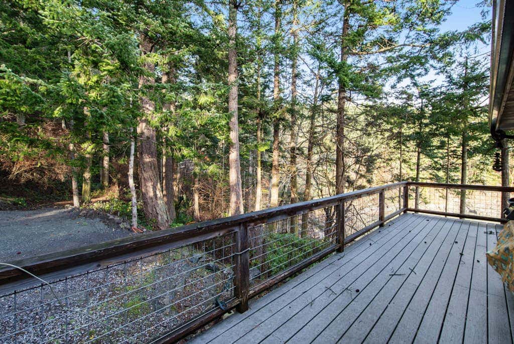 Rustic Waterfront Cabin in Eastsound with Private Beach Access and Ocean Views