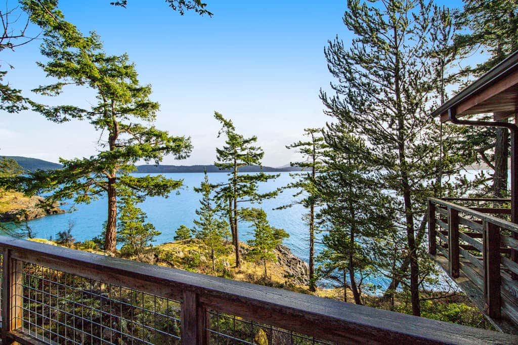 Rustic Waterfront Cabin in Eastsound with Private Beach Access and Ocean Views