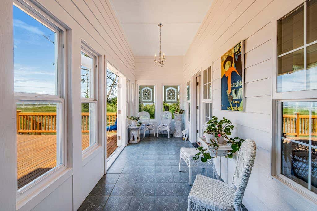 Oceanfront 4 Bedroom Family Home with Private Beach Access and Fire Pit