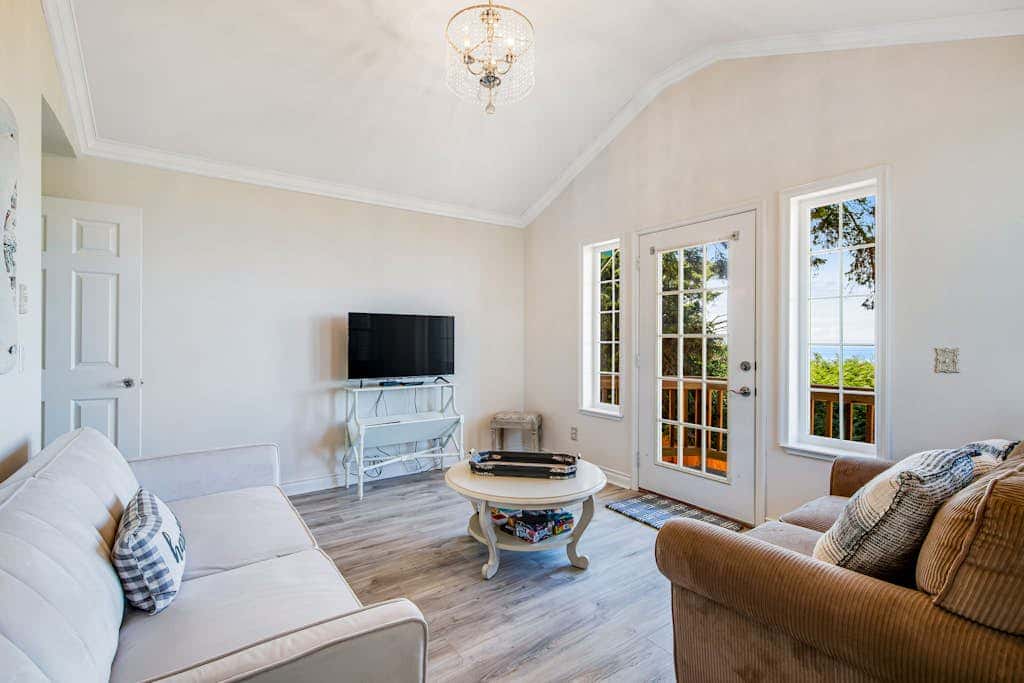 Oceanfront 4 Bedroom Family Home with Private Beach Access and Fire Pit