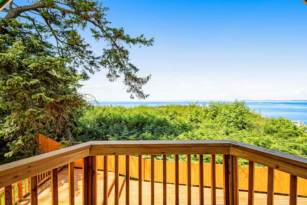 Oceanfront 4 Bedroom Family Home with Private Beach Access and Fire Pit