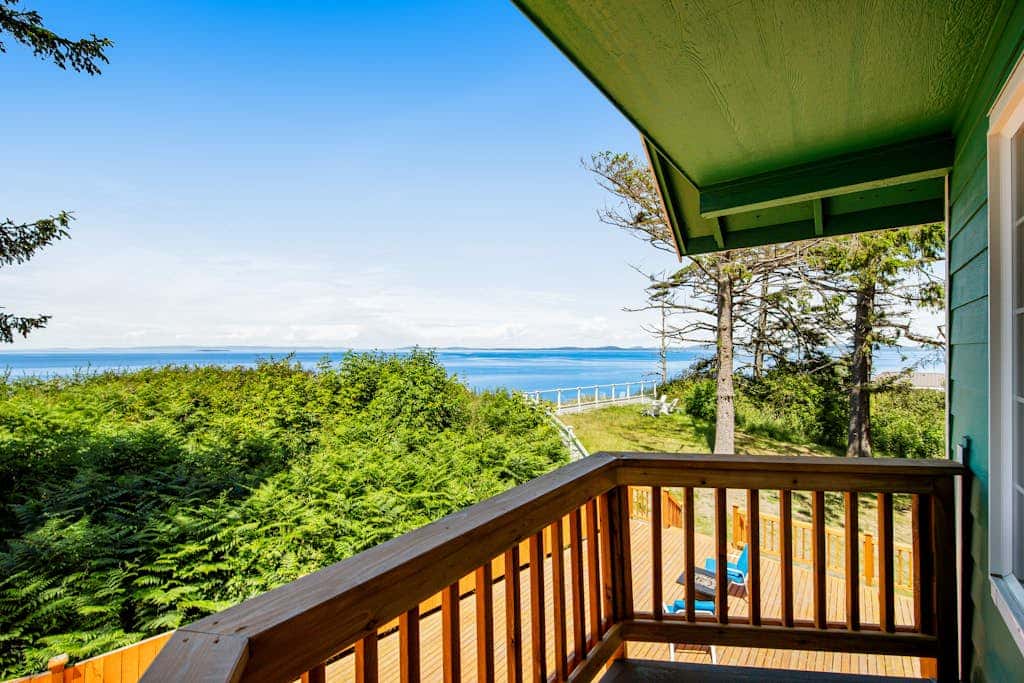 Oceanfront 4 Bedroom Family Home with Private Beach Access and Fire Pit