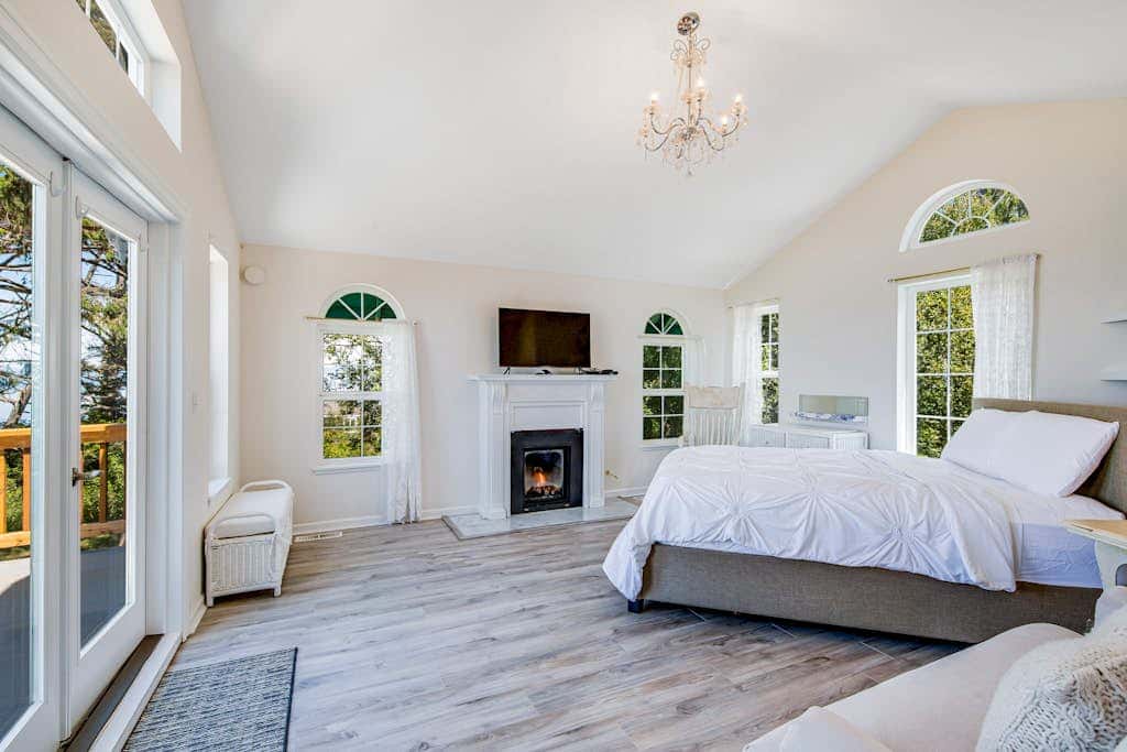 Oceanfront 4 Bedroom Family Home with Private Beach Access and Fire Pit