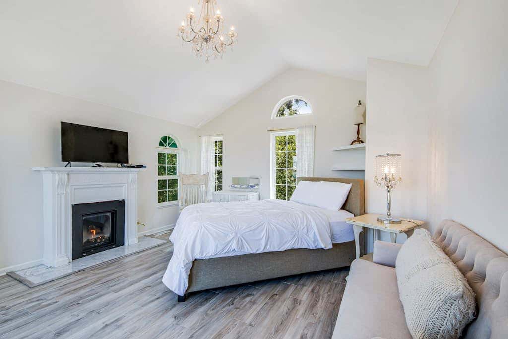 Oceanfront 4 Bedroom Family Home with Private Beach Access and Fire Pit