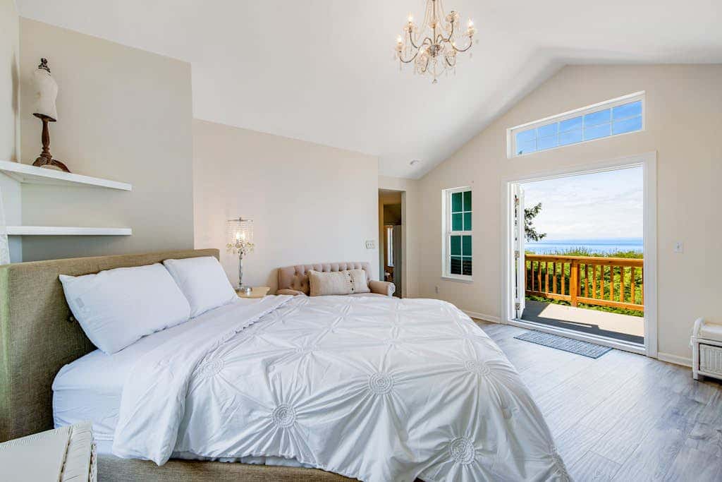 Oceanfront 4 Bedroom Family Home with Private Beach Access and Fire Pit