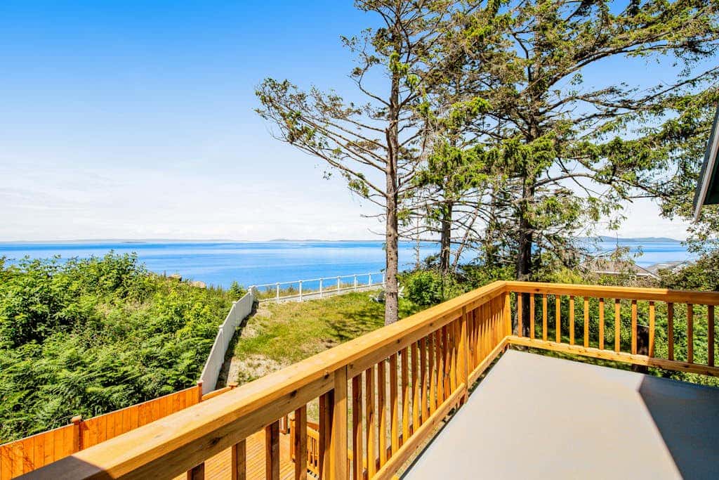 Oceanfront 4 Bedroom Family Home with Private Beach Access and Fire Pit