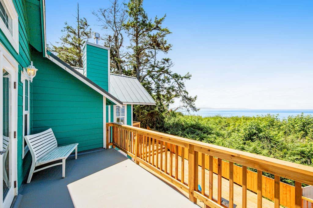 Oceanfront 4 Bedroom Family Home with Private Beach Access and Fire Pit