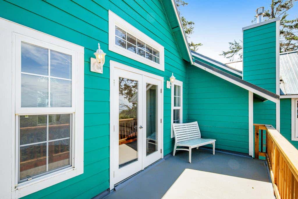 Oceanfront 4 Bedroom Family Home with Private Beach Access and Fire Pit