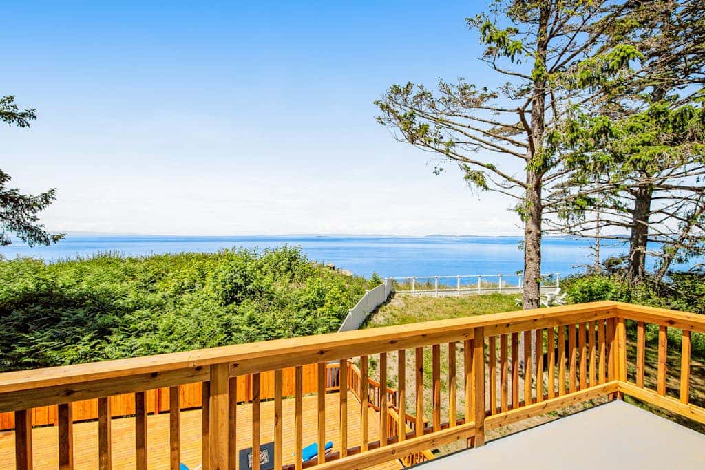 Oceanfront 4 Bedroom Family Home with Private Beach Access and Fire Pit