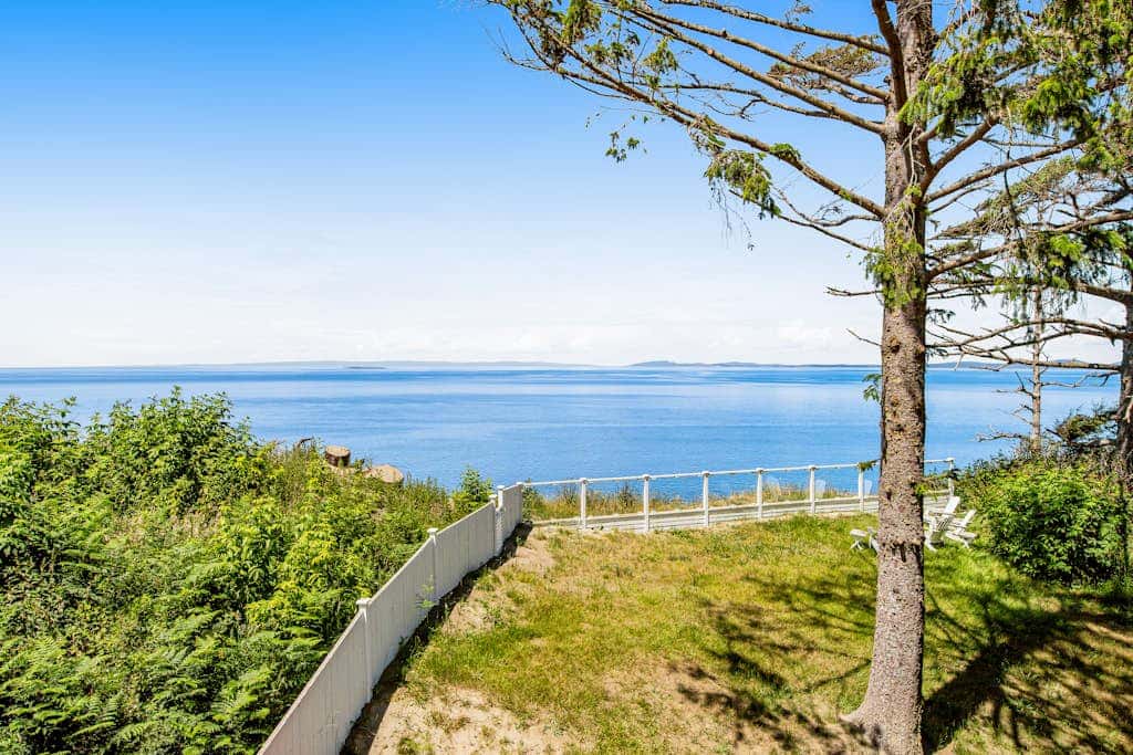 Oceanfront 4 Bedroom Family Home with Private Beach Access and Fire Pit