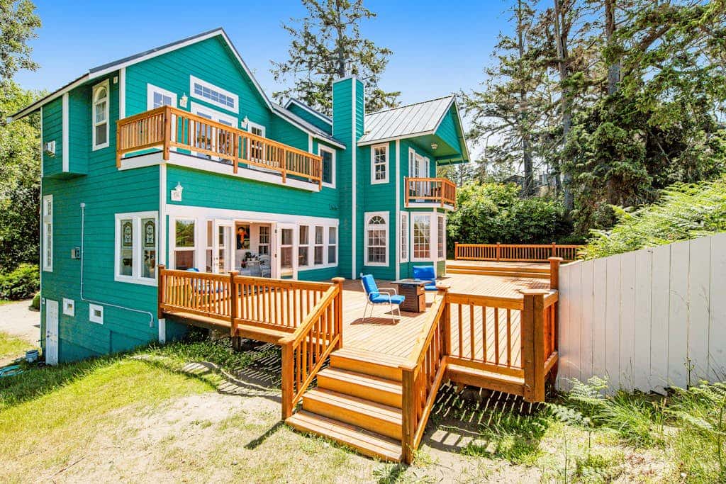 Oceanfront 4 Bedroom Family Home with Private Beach Access and Fire Pit