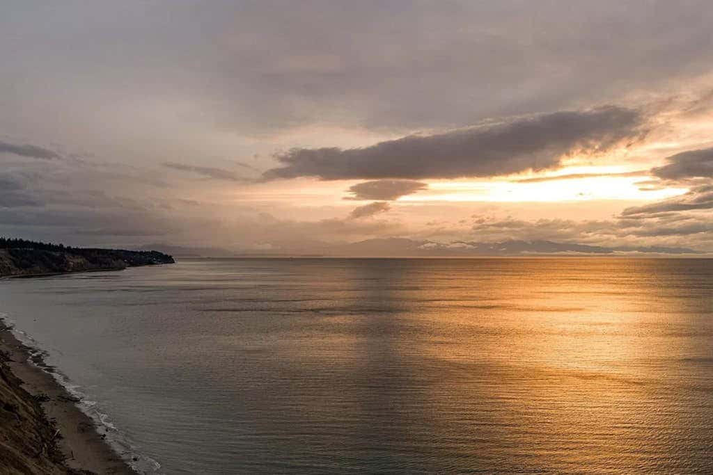 Oceanfront 4 Bedroom Family Home with Private Beach Access and Fire Pit