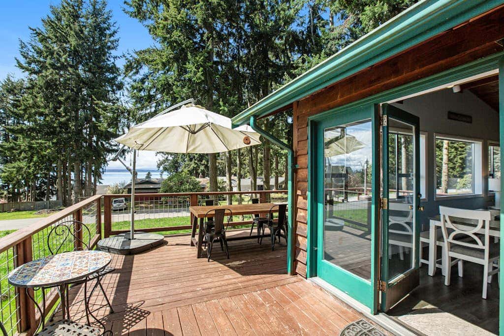 Scenic Log Cabin with Hot Tub, Beach Access and Game Room