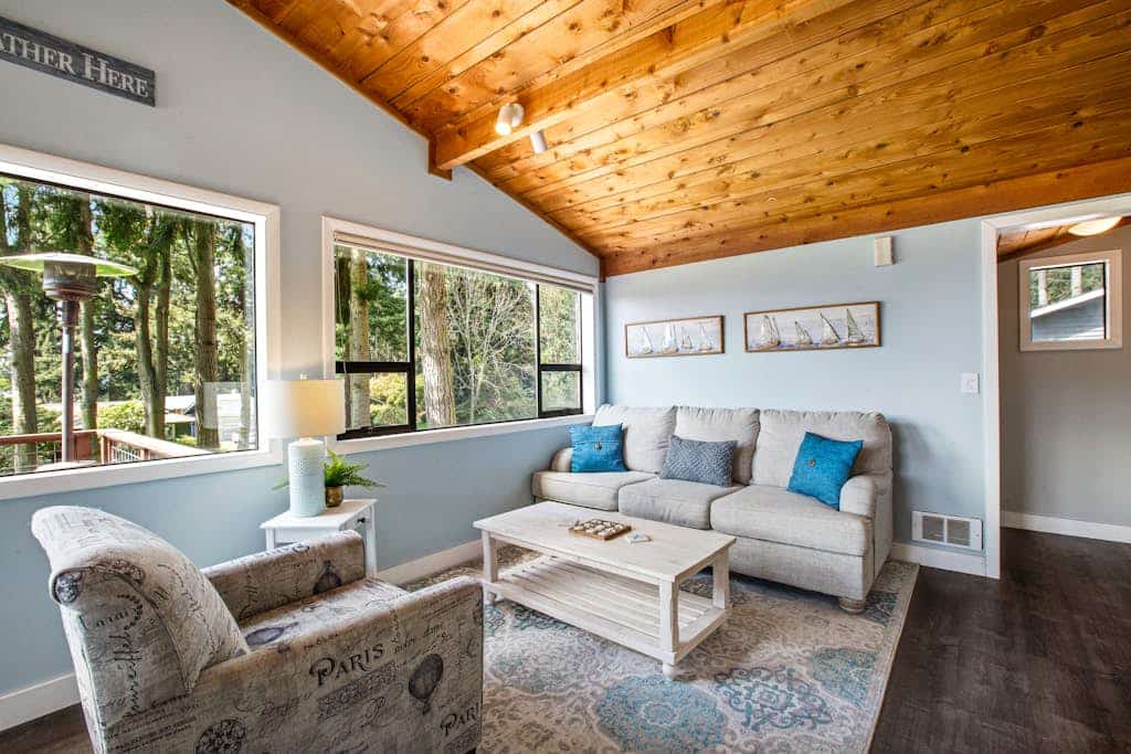 Log-style mountain and bay-view retreat with hot tub, game rooms, & balcony