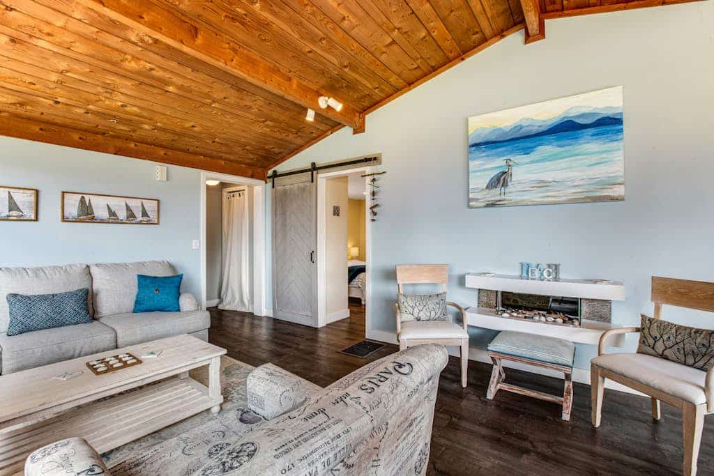 Log-style mountain and bay-view retreat with hot tub, game rooms, & balcony