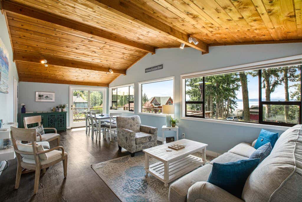 Scenic Log Cabin with Hot Tub, Beach Access and Game Room