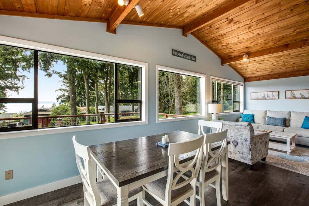 Scenic Log Cabin with Hot Tub, Beach Access and Game Room