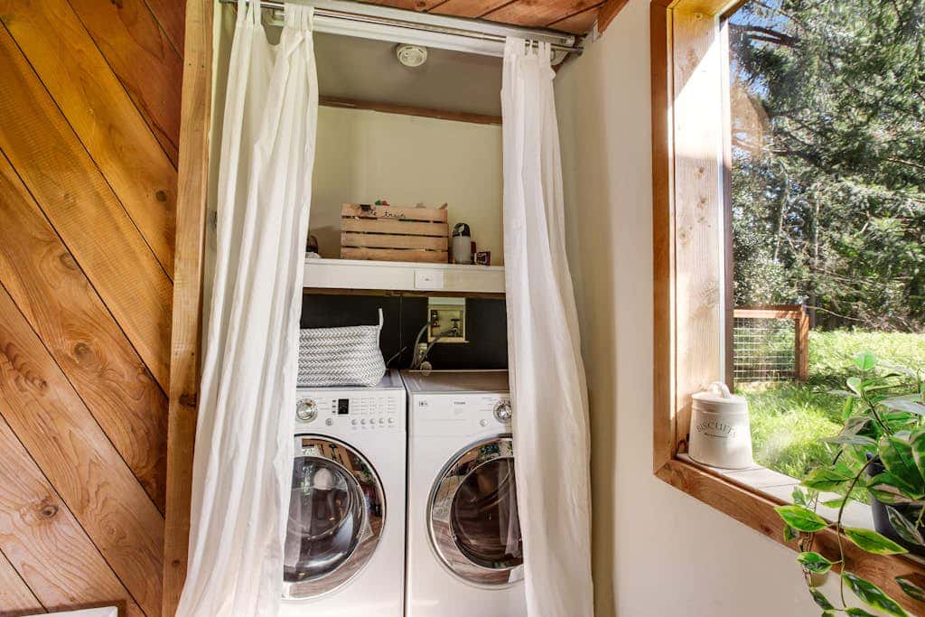 Scenic Log Cabin with Hot Tub, Beach Access and Game Room