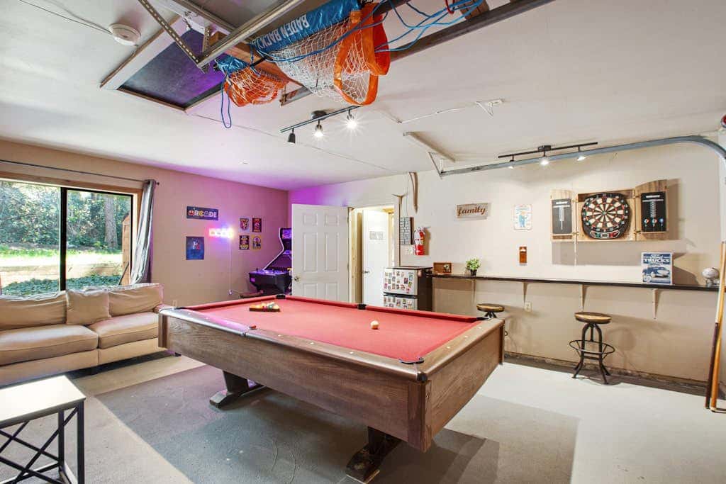 Scenic Log Cabin with Hot Tub, Beach Access and Game Room