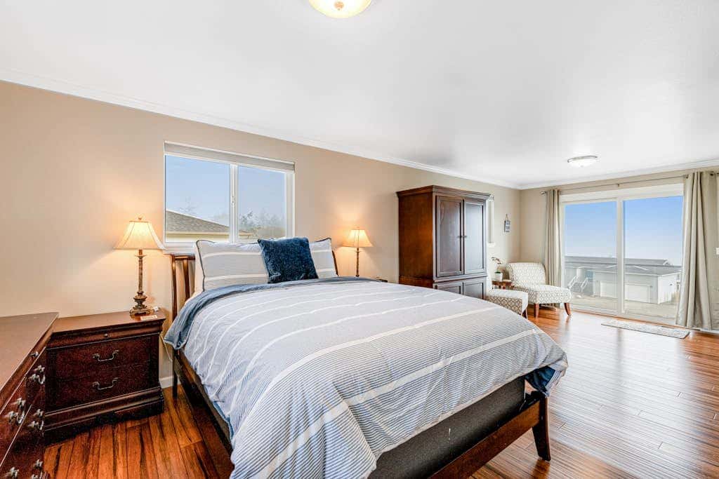 Scenic 3BR Oak Harbor Home | Hot Tub | Water Views