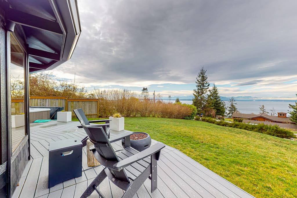 Relaxing Pet Friendly House with Hot Tub and Stunning Sea Views