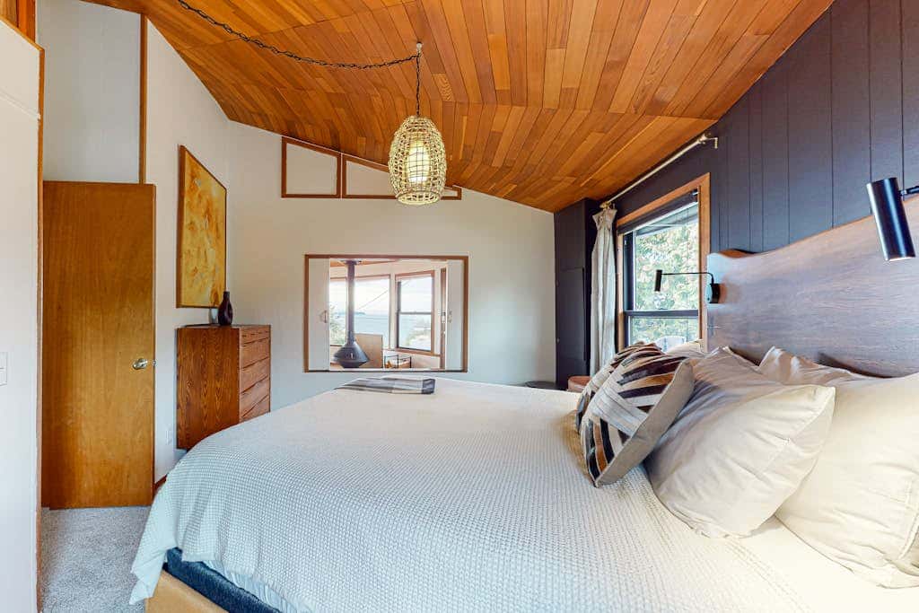 Relaxing Pet Friendly House with Hot Tub and Stunning Sea Views