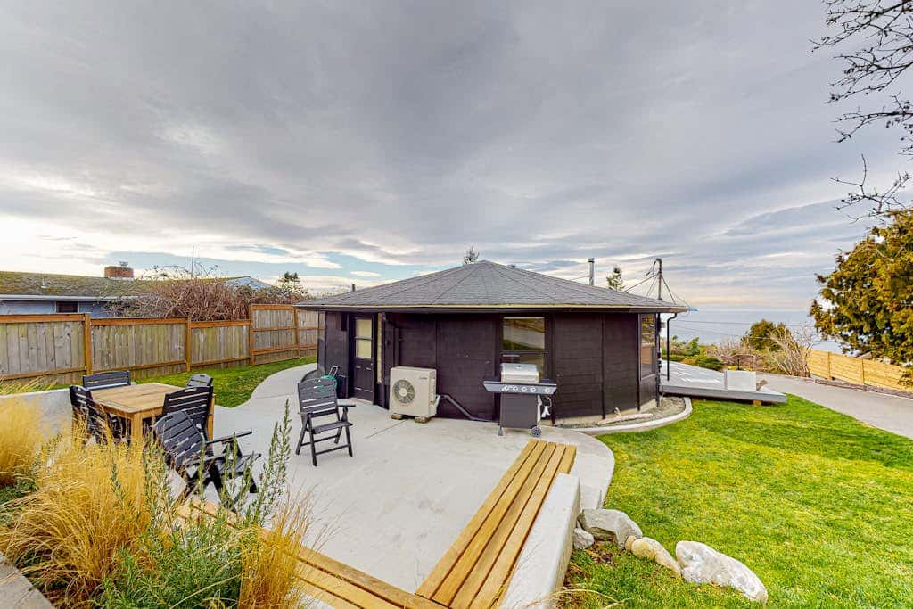 Relaxing Pet Friendly House with Hot Tub and Stunning Sea Views
