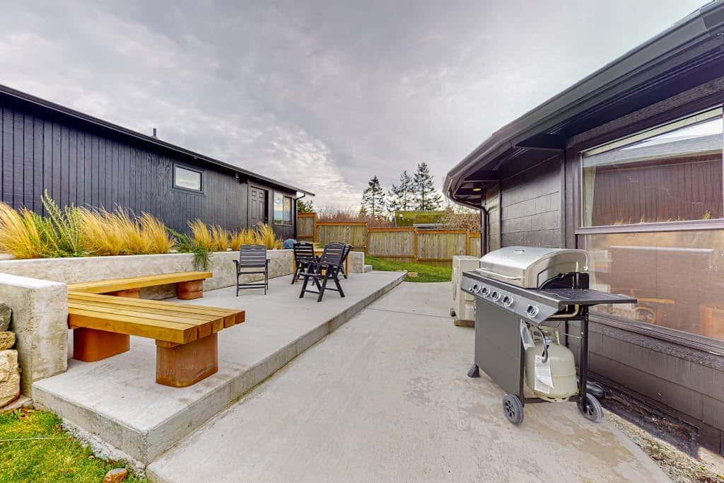 Relaxing Pet Friendly House with Hot Tub and Stunning Sea Views