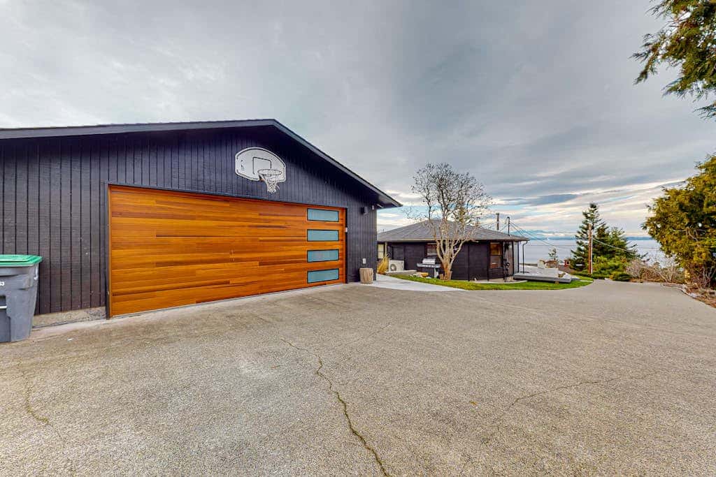 Relaxing Pet Friendly House with Hot Tub and Stunning Sea Views