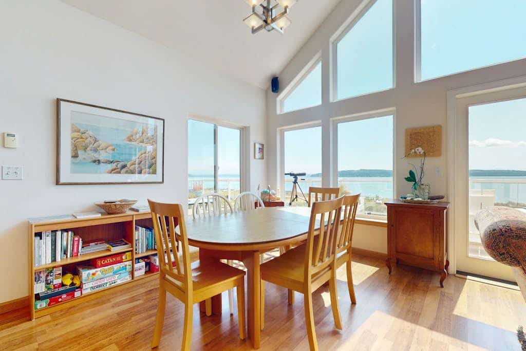 Stunning 2 level waterfront home with firepit, WiFi, views, and pool table
