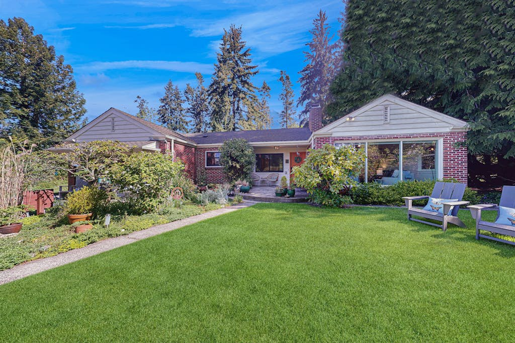 Pet Friendly Home near Robinson Beach with Expansive Garden and Ocean Views