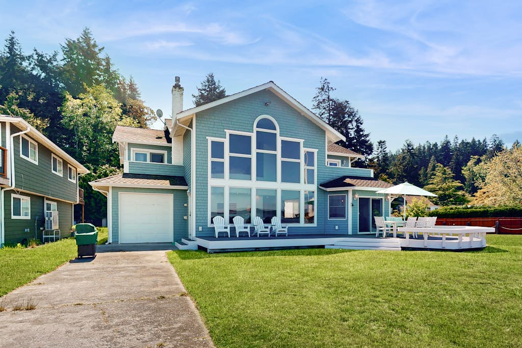 Charming Waterfront Home in Greenbank with Direct Beach Access and Stunning Ocean Views