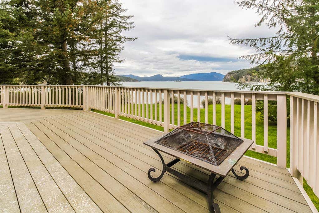 Stunning Waterfront Home on Lopez Island with Seasonal Hot Tub