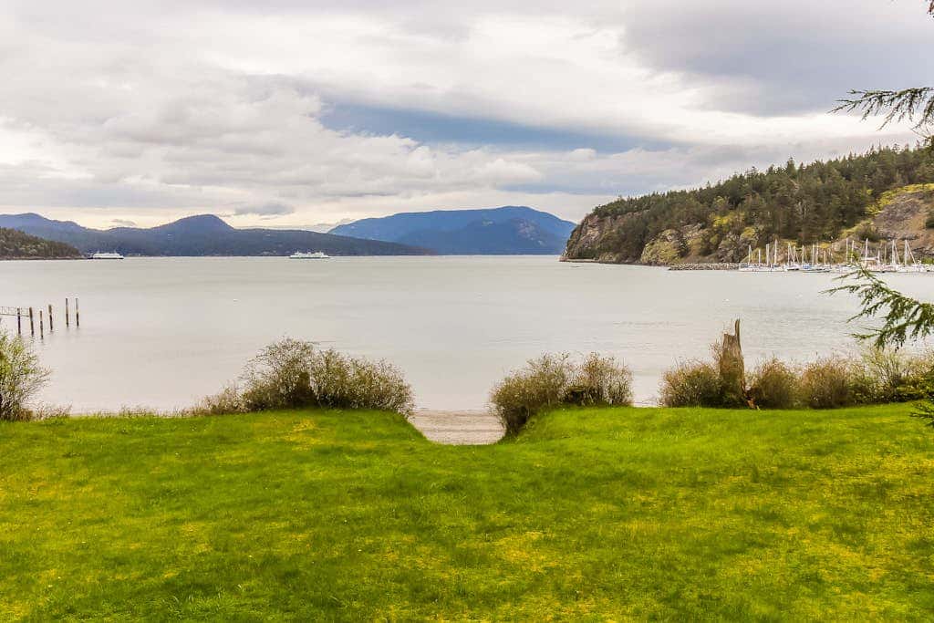 Stunning Waterfront Home on Lopez Island with Seasonal Hot Tub