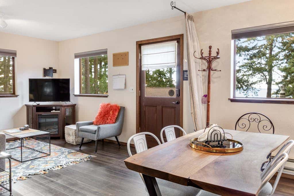 Secluded Dog Friendly Studio with Hot Tub and Beach Access in Coupeville