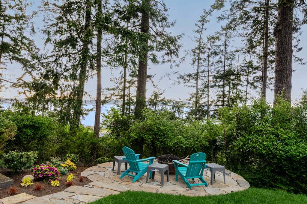 Secluded Dog Friendly Studio with Hot Tub and Beach Access in Coupeville