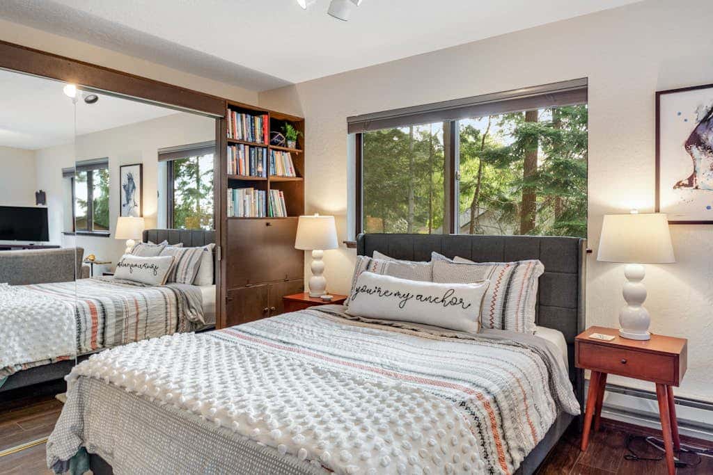 Secluded Dog Friendly Studio with Hot Tub and Beach Access in Coupeville