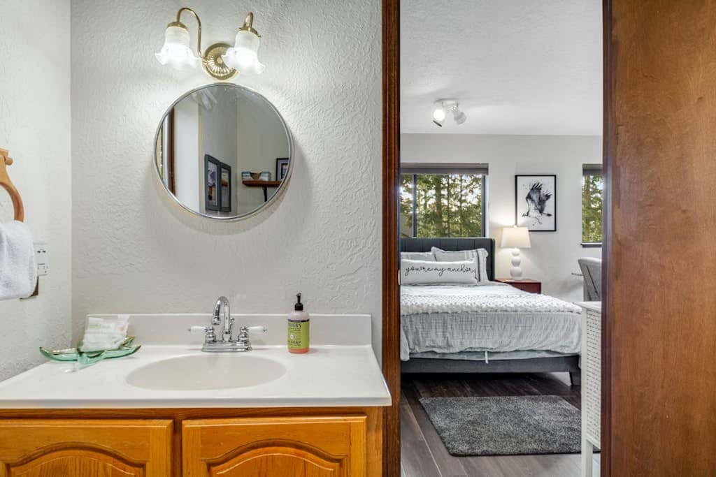 Secluded Dog Friendly Studio with Hot Tub and Beach Access in Coupeville
