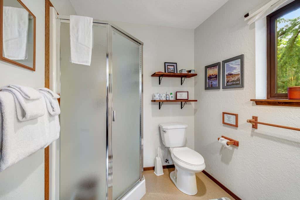Secluded Dog Friendly Studio with Hot Tub and Beach Access in Coupeville