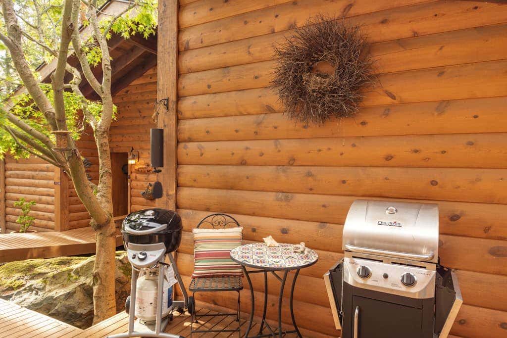 Secluded Dog Friendly Studio with Hot Tub and Beach Access in Coupeville