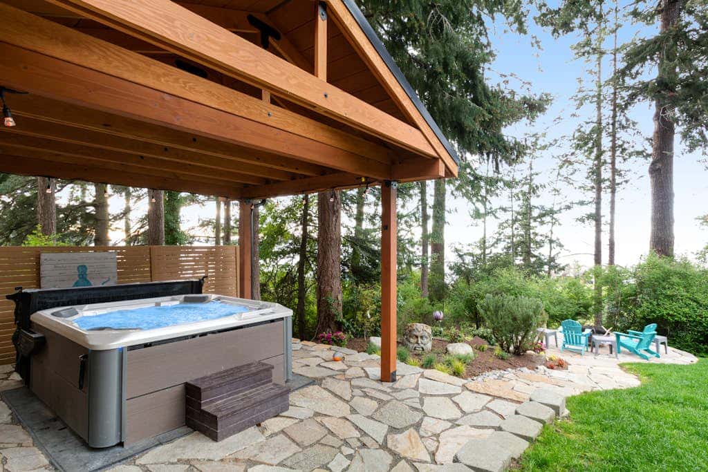 Secluded Dog Friendly Studio with Hot Tub and Beach Access in Coupeville