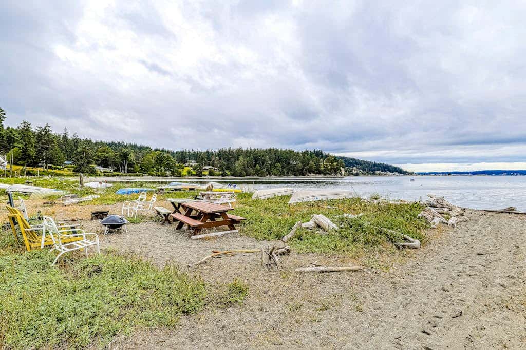 Secluded Dog Friendly Studio with Hot Tub and Beach Access in Coupeville