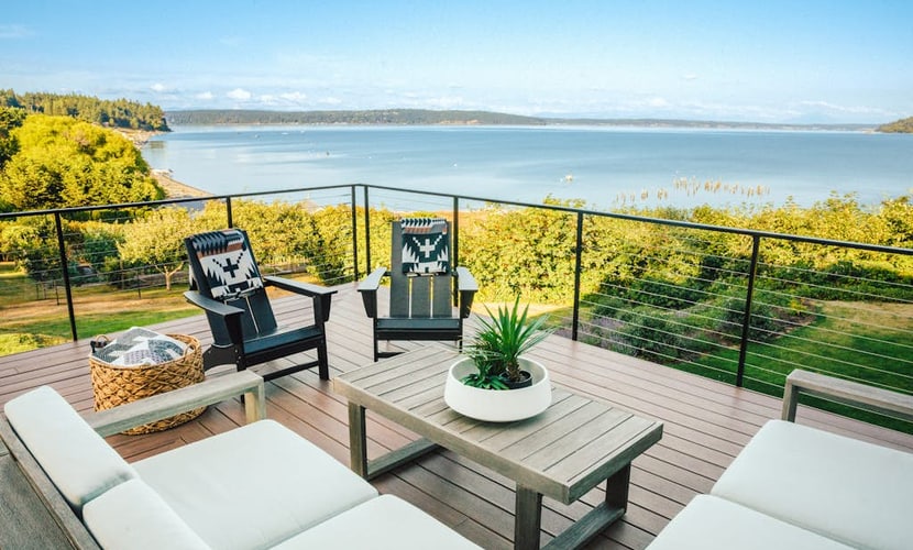 Luxurious waterfront home with water views, full kitchen, & WiFi