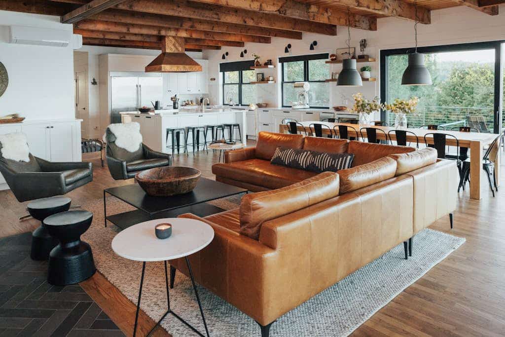 Luxurious waterfront home with water views, full kitchen, & WiFi