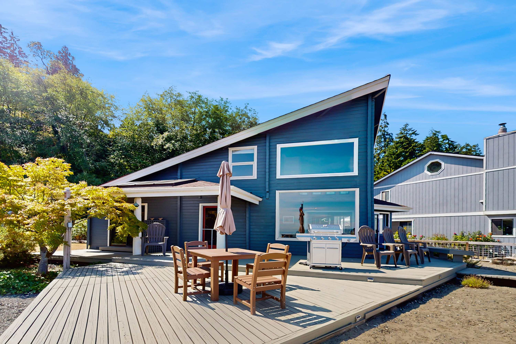 Stunning Waterfront Home with Beach Access & Whale Watching