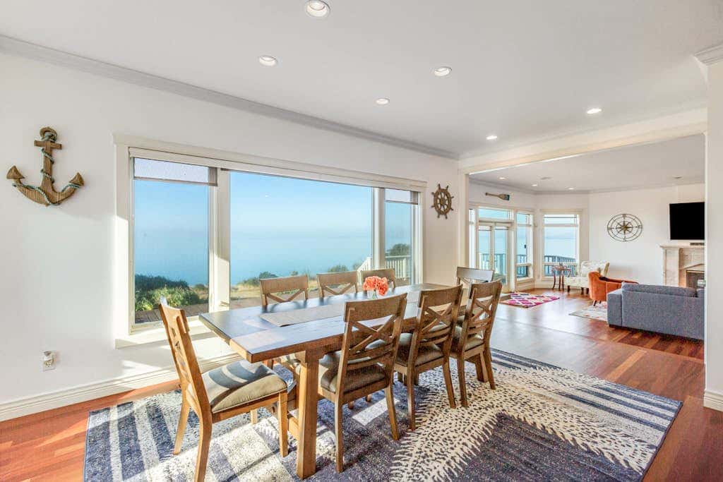 Stunning Dog Friendly Waterfront Villa with Sunset Views and Fireplace
