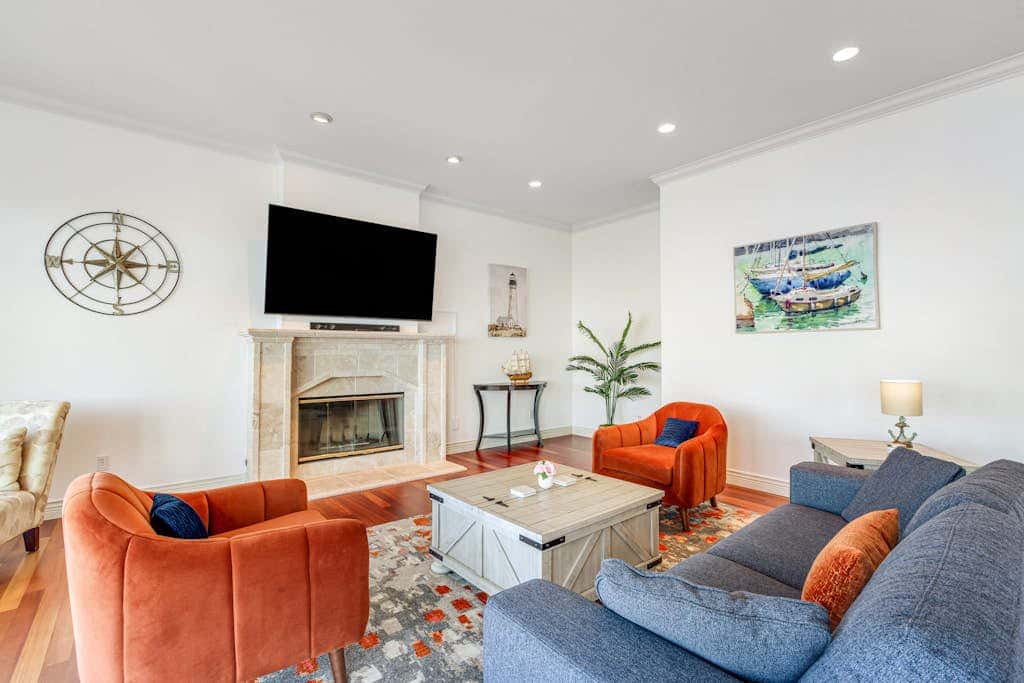 Stunning Dog Friendly Waterfront Villa with Sunset Views and Fireplace