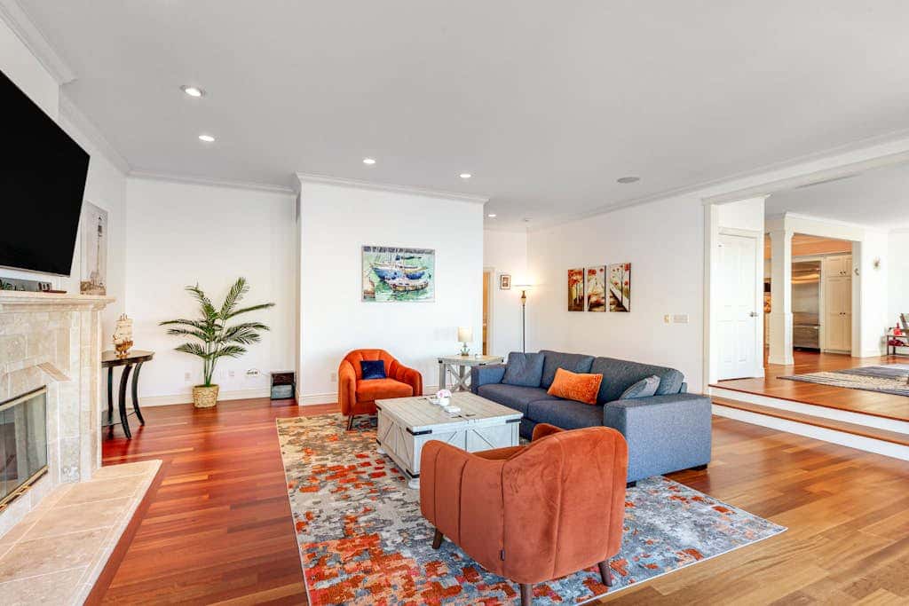 Stunning Dog Friendly Waterfront Villa with Sunset Views and Fireplace