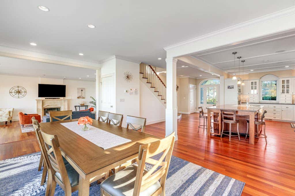 Stunning Dog Friendly Waterfront Villa with Sunset Views and Fireplace