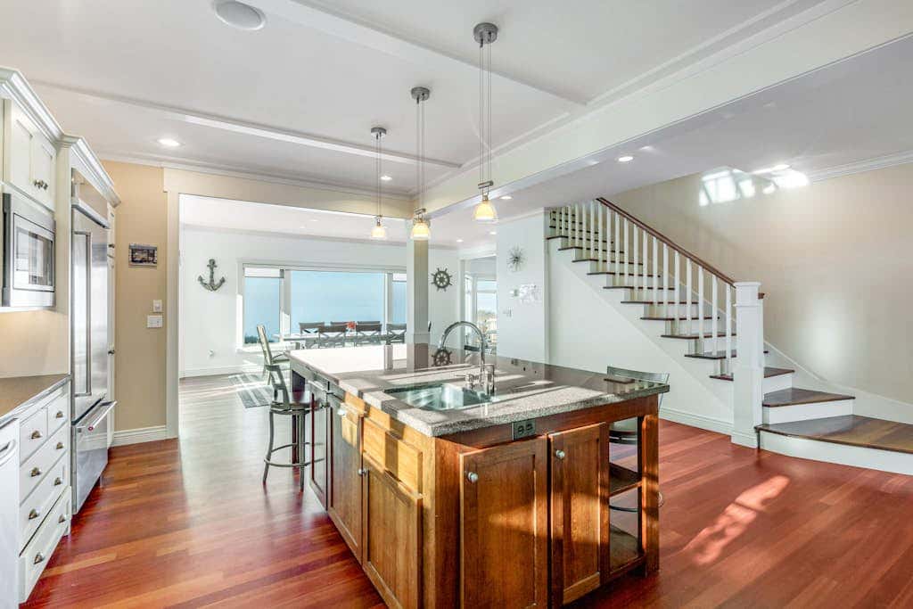 Stunning Dog Friendly Waterfront Villa with Sunset Views and Fireplace